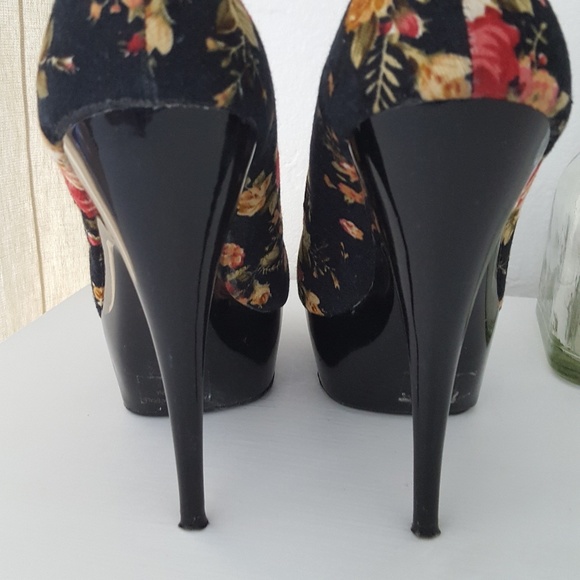 Floral Platform Pump - Picture 2 of 6